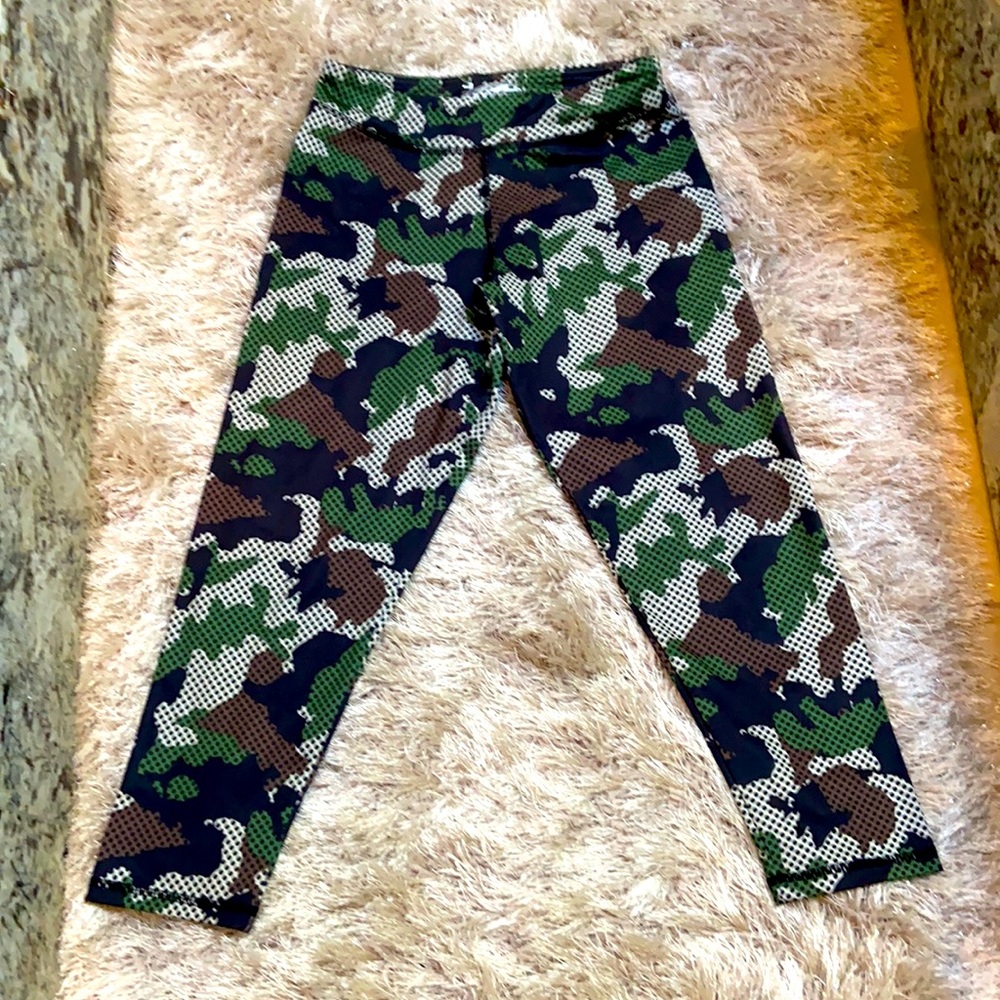 New S2 Sportswear camo capris S workout leggings